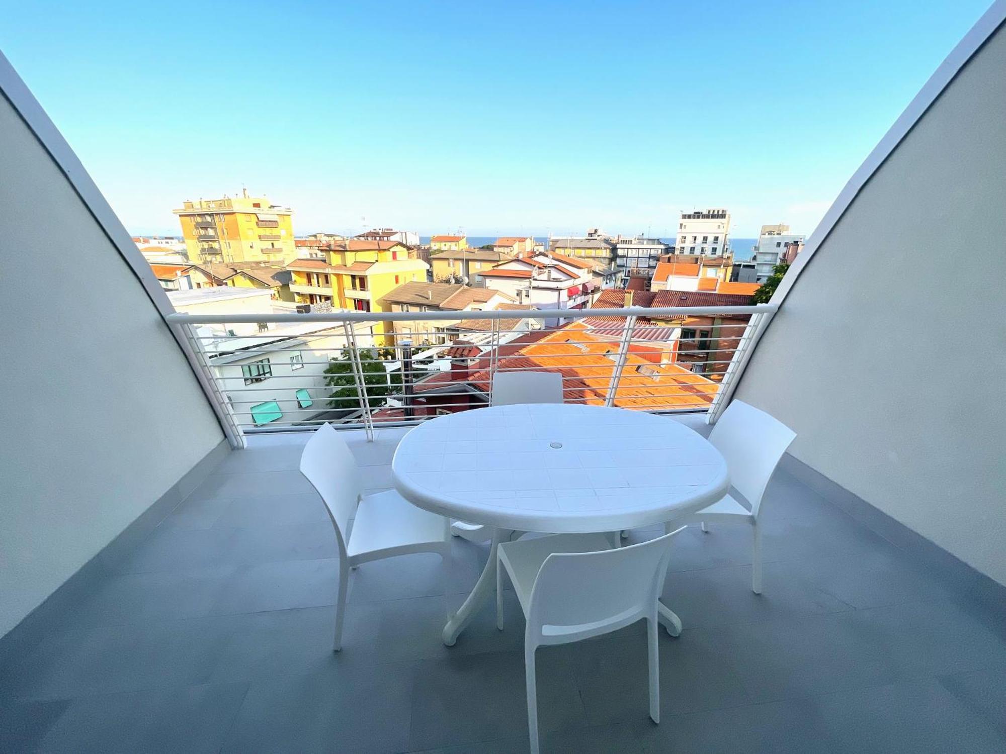 Woody Green Penthouse Sea View - Agenzia Cocal Каорле Екстериор снимка